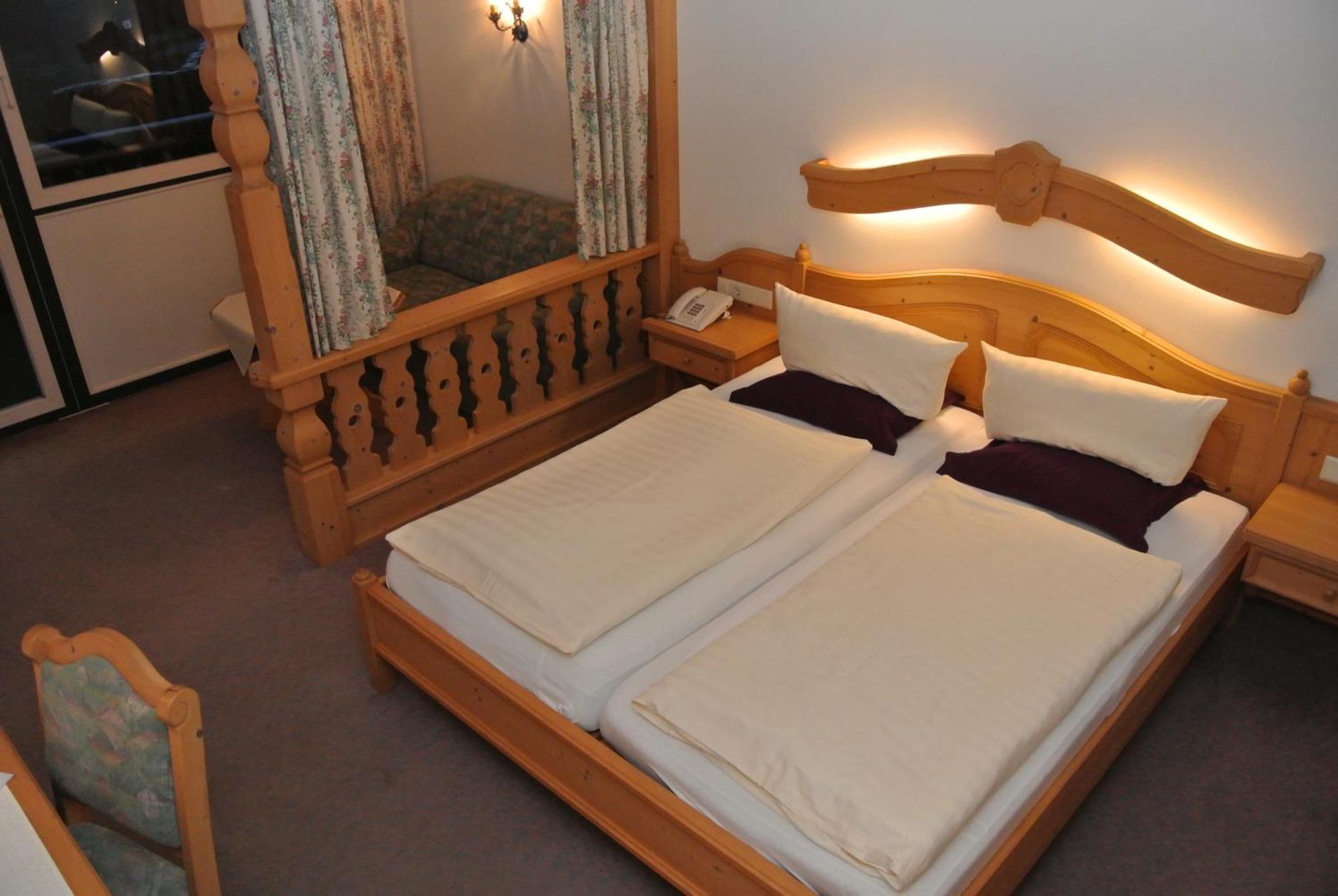 Hotel Gruberhof Innsbruck Igls B&B Room photo